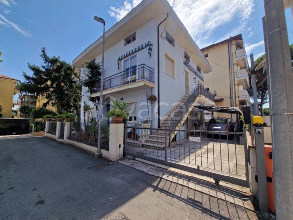 casa indipendente in vendita a Riccione