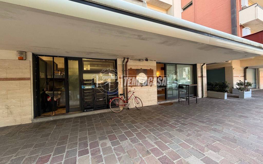 locale commerciale in vendita a Riccione in zona Centro Storico