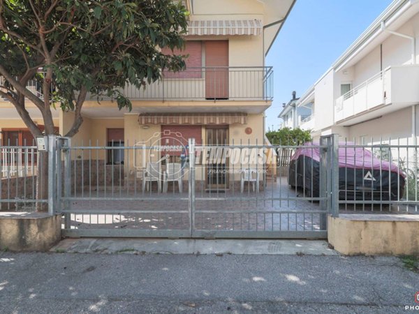 casa indipendente in vendita a Riccione in zona Centro Storico