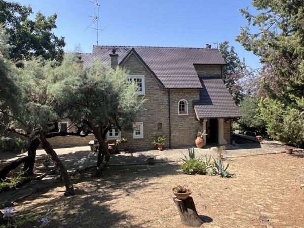 casa indipendente in vendita a Riccione in zona Centro Storico