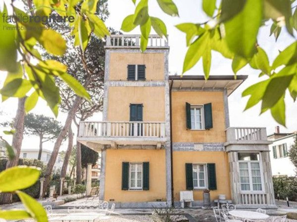 casa indipendente in vendita a Riccione in zona Centro Storico