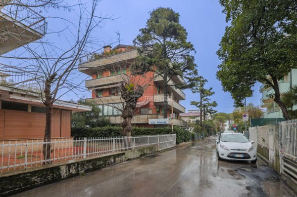 appartamento in vendita a Riccione in zona Alba