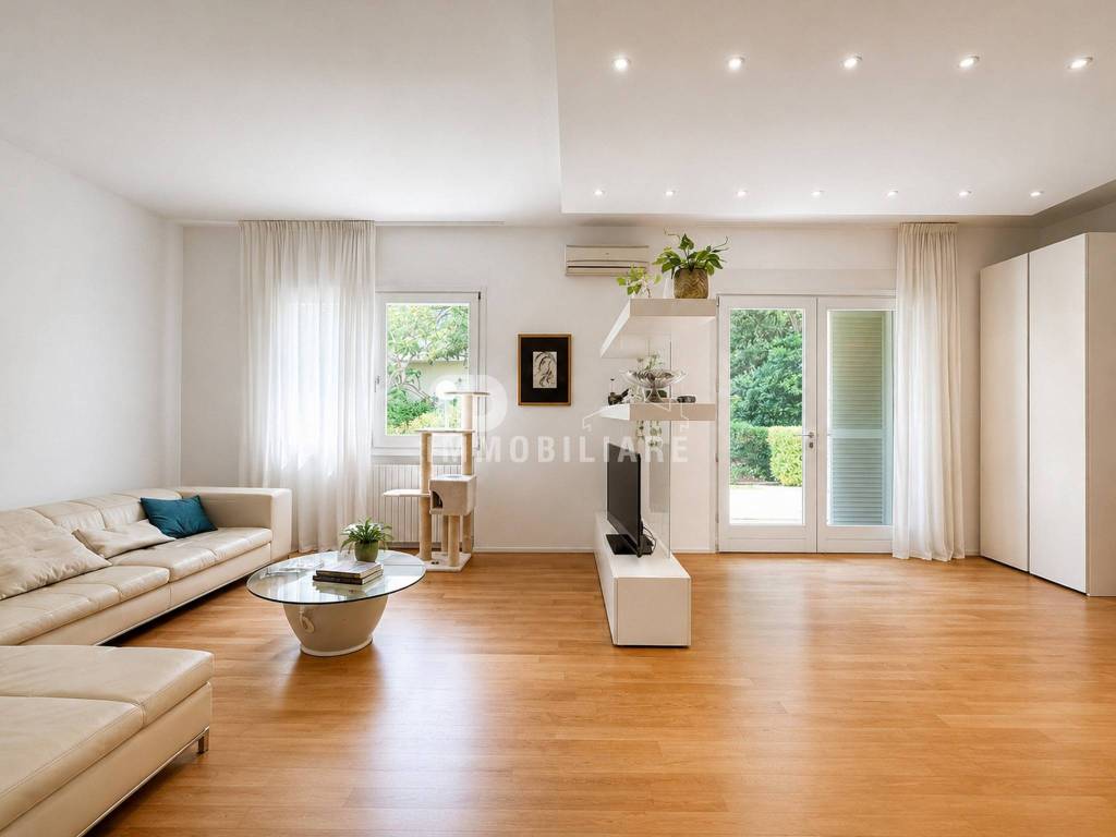 casa indipendente in vendita a Riccione