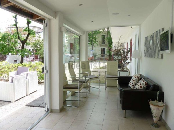 ufficio in vendita a Riccione in zona Centro Storico