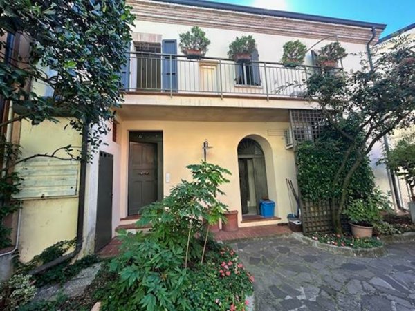casa indipendente in vendita a Riccione in zona Centro Storico