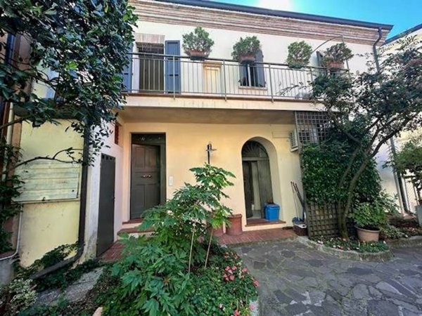 casa indipendente in vendita a Riccione in zona Centro Storico