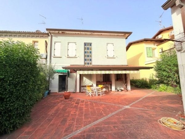 casa indipendente in vendita a Riccione in zona Centro Storico