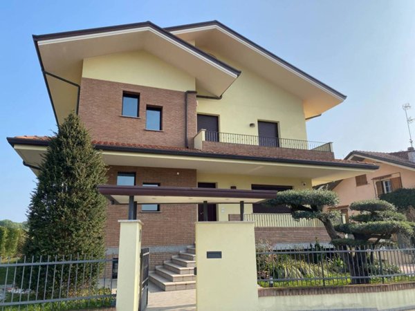 casa indipendente in vendita a Riccione in zona Case Muratori
