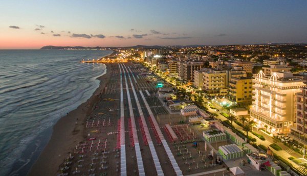 albergo in vendita a Riccione in zona Fogliano
