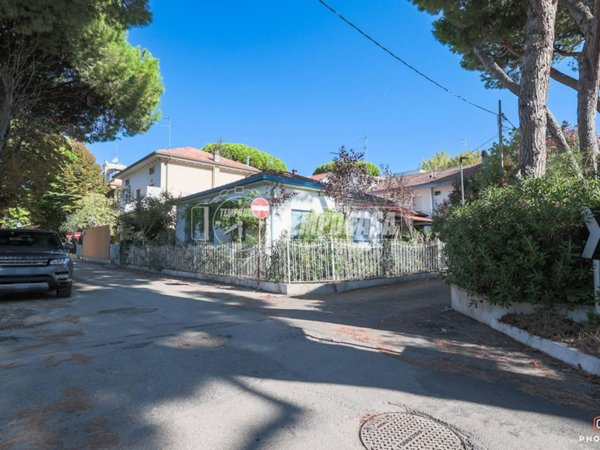 casa indipendente in vendita a Riccione in zona Alba