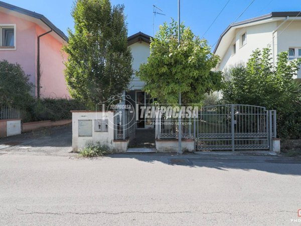casa indipendente in vendita a Riccione