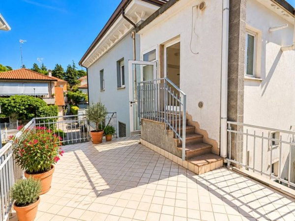 casa indipendente in vendita a Riccione