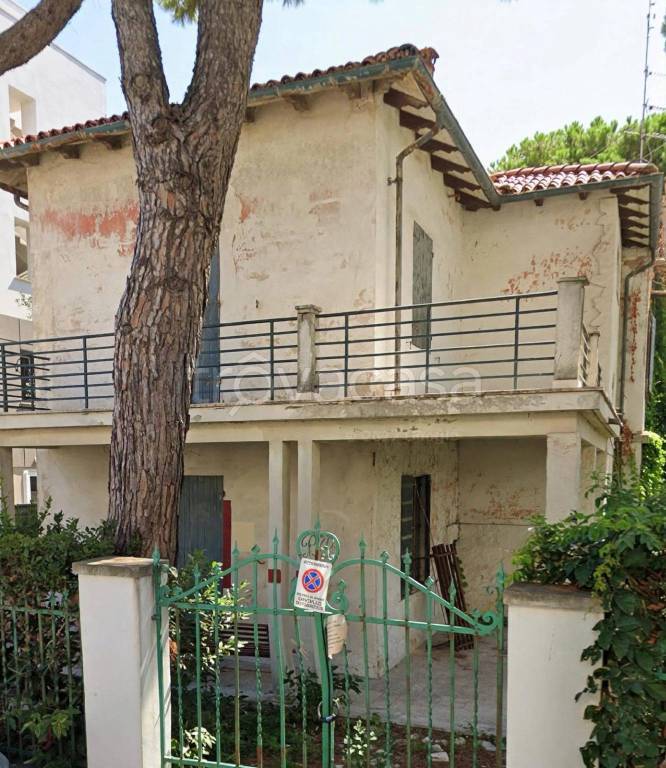 casa indipendente in vendita a Riccione in zona Alba