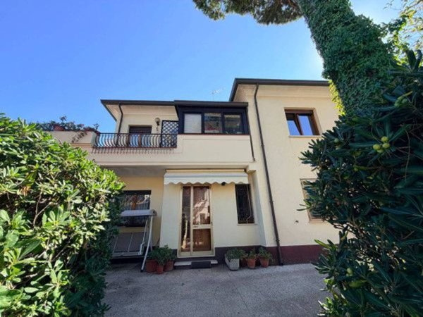 casa indipendente in vendita a Riccione in zona Centro Storico