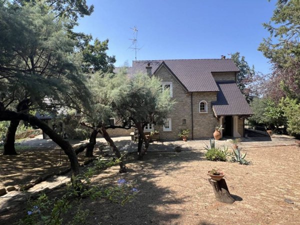 casa indipendente in vendita a Riccione in zona Centro Storico