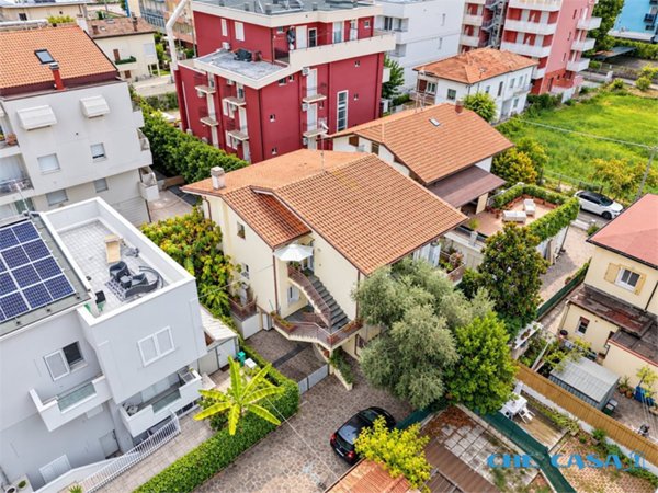 casa indipendente in vendita a Riccione in zona Alba