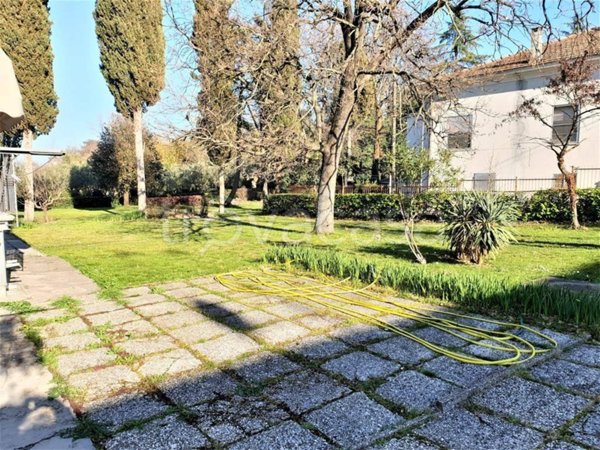 casa indipendente in vendita a Rimini in zona Marecchiese