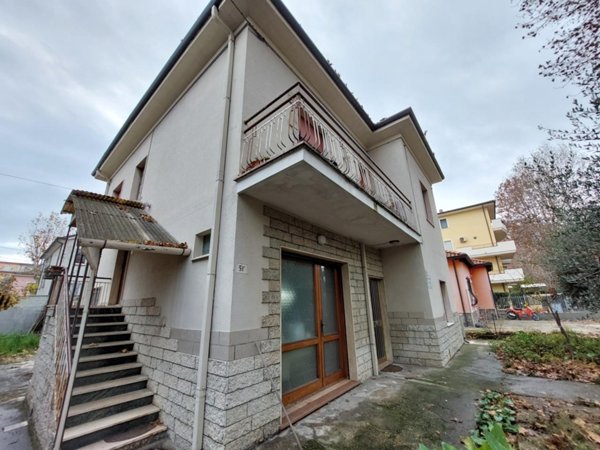 casa indipendente in vendita a Rimini in zona Miramare di Rimini
