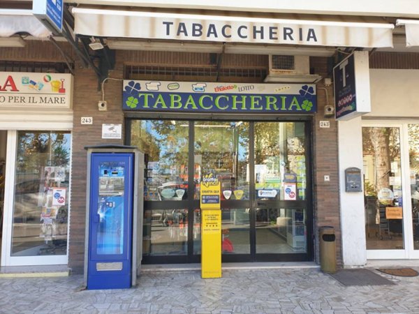 negozio in vendita a Rimini in zona Lagomaggio