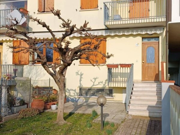 casa indipendente in vendita a Rimini in zona Spadarolo