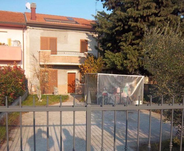 casa indipendente in vendita a Rimini in zona Celle