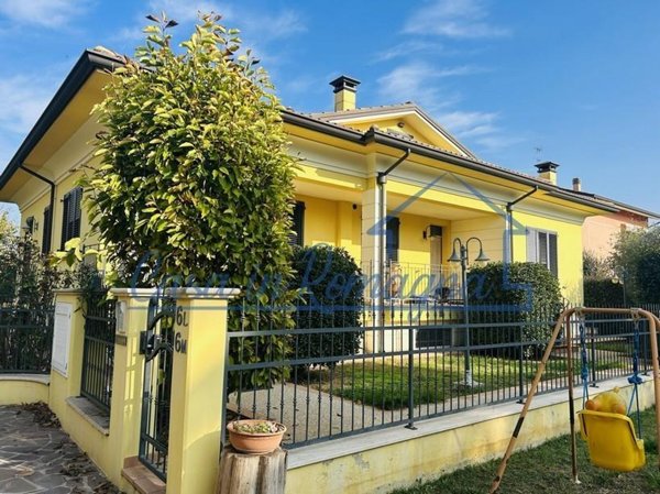 casa indipendente in vendita a Rimini in zona San Vito
