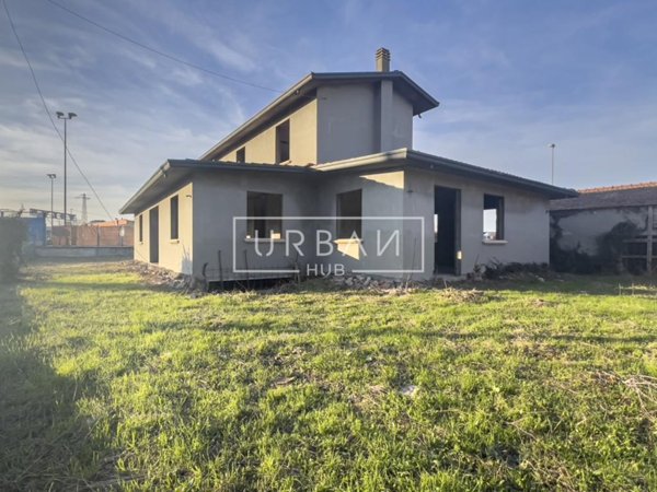casa indipendente in vendita a Rimini in zona Viserba