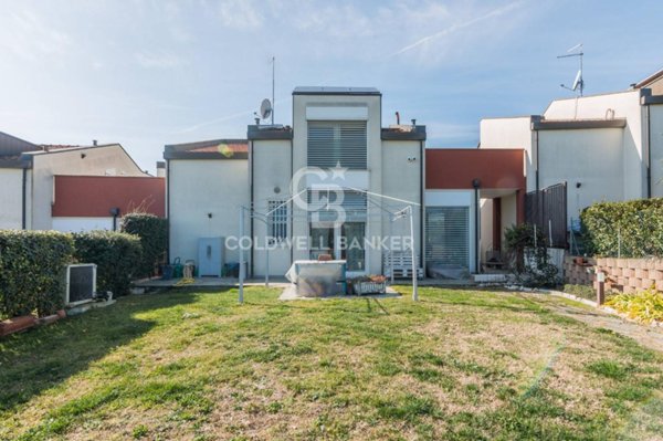 casa indipendente in vendita a Rimini in zona Gaiofana