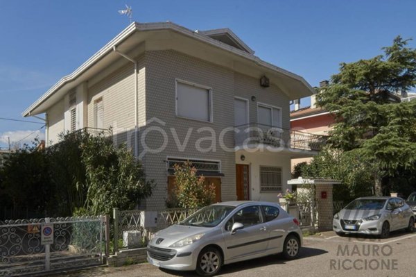casa indipendente in vendita a Rimini in zona Lagomaggio