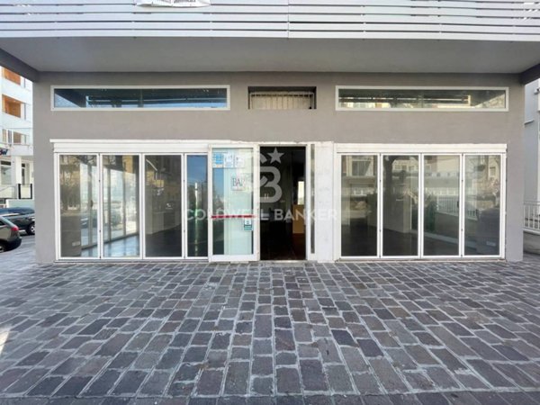negozio in vendita a Rimini in zona Miramare di Rimini