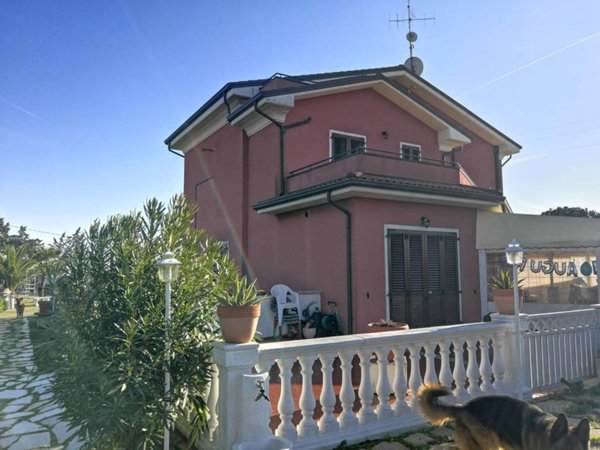 casa indipendente in vendita a Rimini in zona Santa Giustina