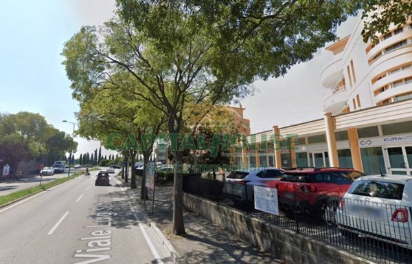 negozio in vendita a Rimini
