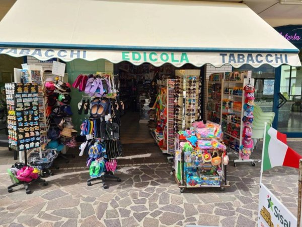 negozio in vendita a Rimini in zona Torre Pedrera