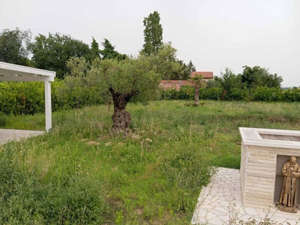 casa indipendente in vendita a Rimini in zona Gaiofana