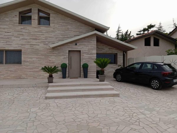 casa indipendente in vendita a Rimini in zona Gaiofana