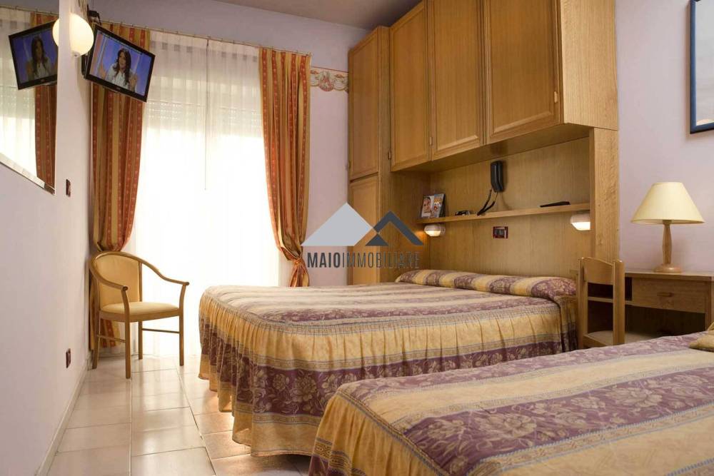 negozio in vendita a Rimini in zona Marina Centro