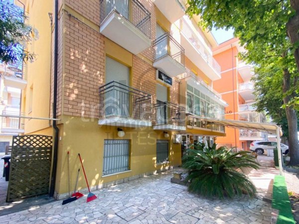 negozio in vendita a Rimini in zona Marebello