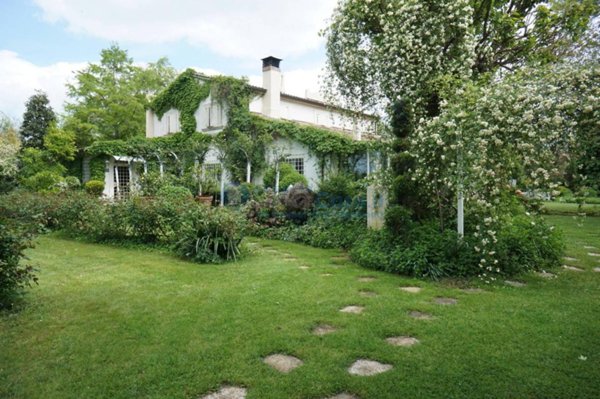 casa indipendente in vendita a Rimini in zona Gaiofana
