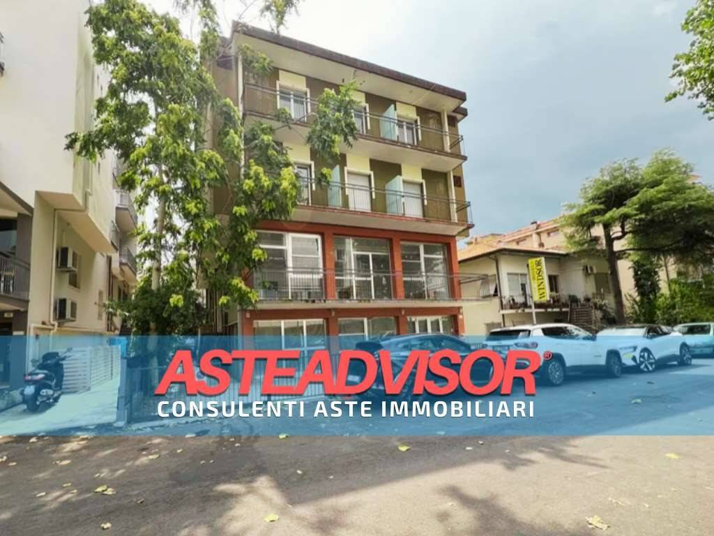negozio in vendita a Rimini in zona Miramare di Rimini