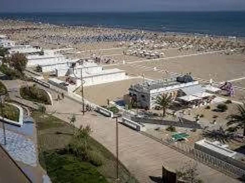 intera palazzina in vendita a Rimini in zona Miramare di Rimini