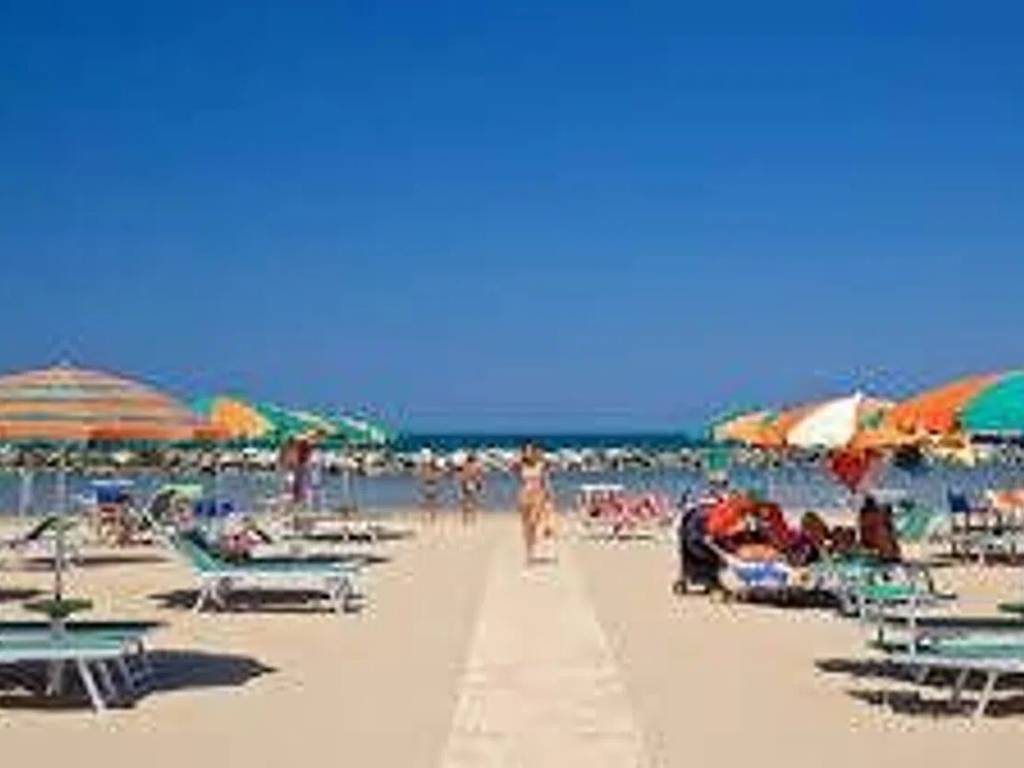 intera palazzina in vendita a Rimini in zona Viserbella