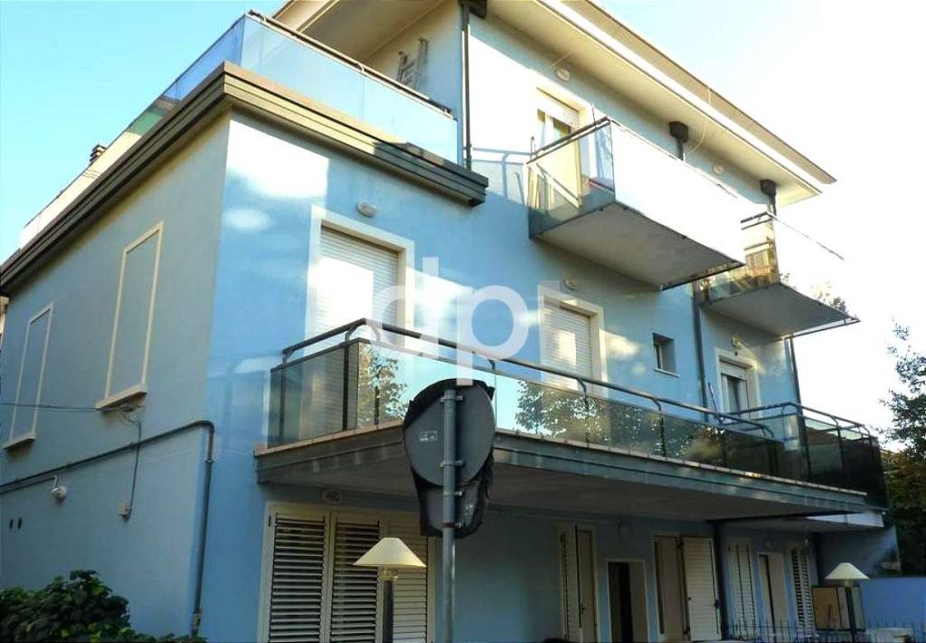 negozio in vendita a Rimini in zona Viserbella