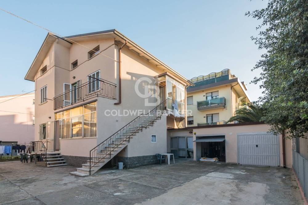 casa indipendente in vendita a Rimini in zona Rivazzurra