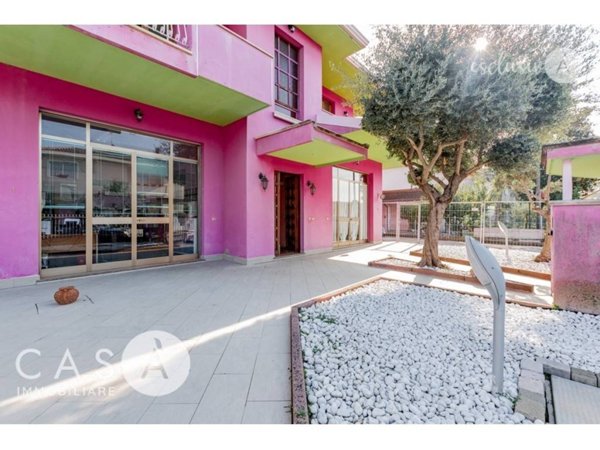 negozio in vendita a Rimini in zona Viserbella