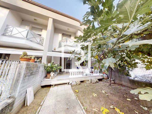 casa indipendente in vendita a Rimini in zona Viserba