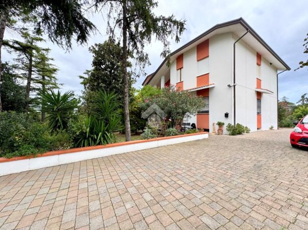 casa indipendente in vendita a Rimini in zona Corpolò