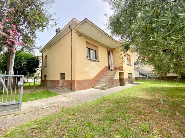 casa indipendente in vendita a Rimini in zona Spadarolo