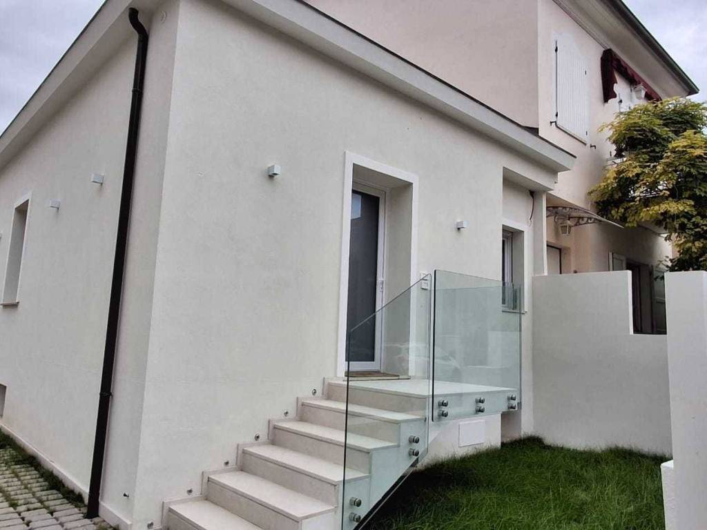 casa indipendente in vendita a Rimini