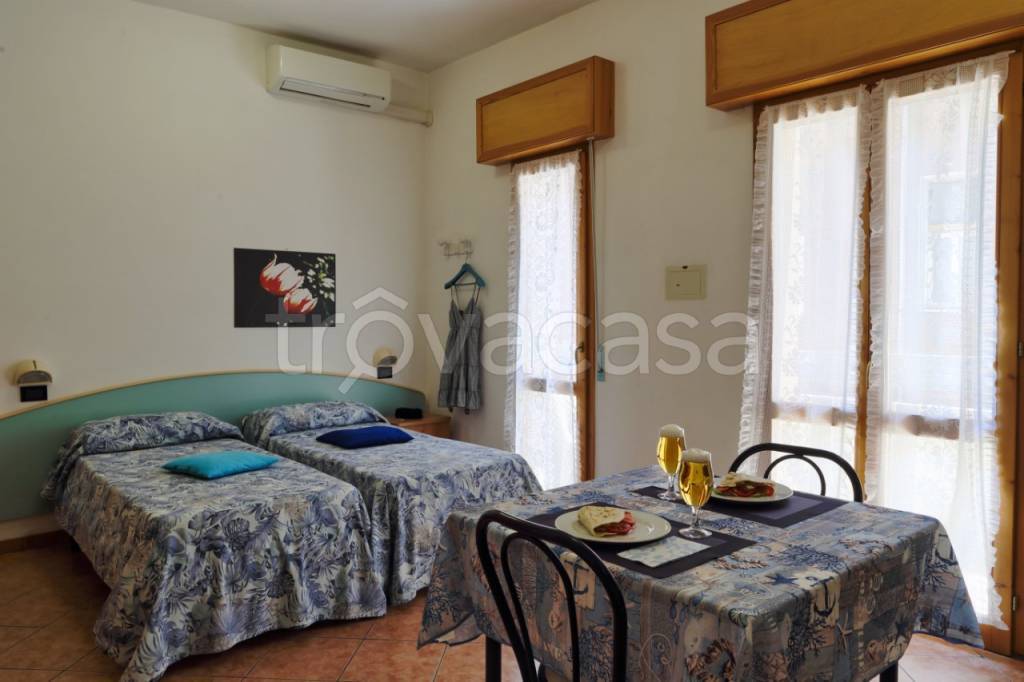 negozio in vendita a Rimini in zona Rivazzurra