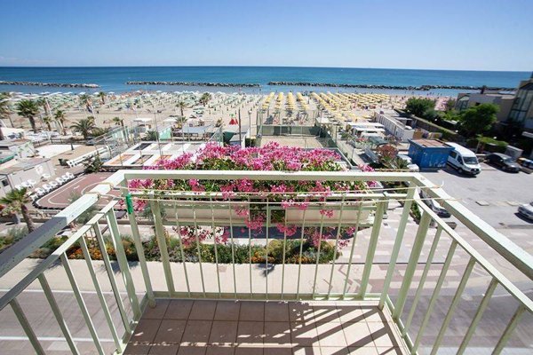 intera palazzina in vendita a Rimini in zona Santa Giustina